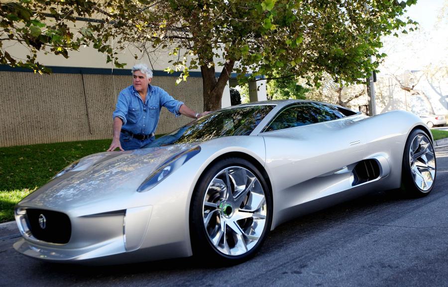  Jaguar C-X75 Concept and Jay Leno 2010 года  (фото 1 из 11)
